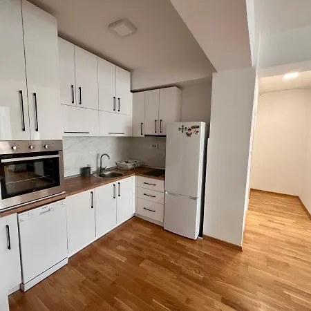 Karpos Modern
