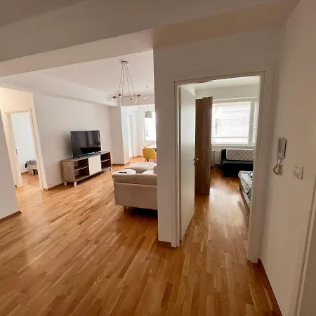Karpos Modern